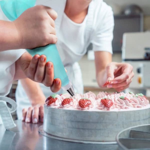Sæt med 15 genanvendelige sprøjteposer og tyller – med omformere og silikoneringe til kagepyntning