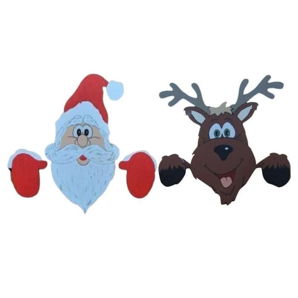 Julepynt, rensdyr og julemandsfigur på hegnet, julehavepynt til hjemmet