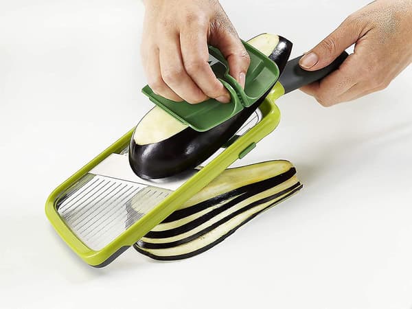 Multifunktionell handhållen mandolin med matbehållare och justerbara blad, diskmaskinssäker, One-size, Grön