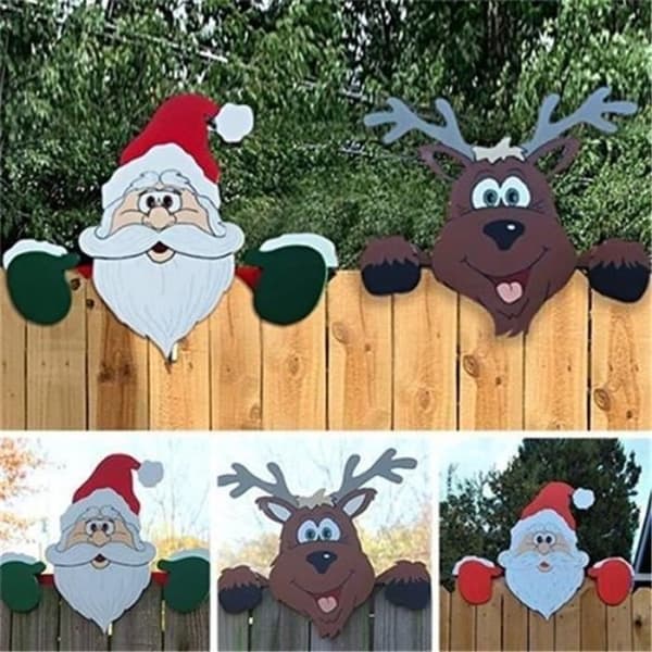 Julepynt, rensdyr og julemandsfigur på hegnet, julehavepynt til hjemmet