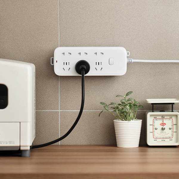 Väggmonterad Power Strip Hållare Punch Free Socket Wire Manager Heavy Duty Plug Storage Rack White
