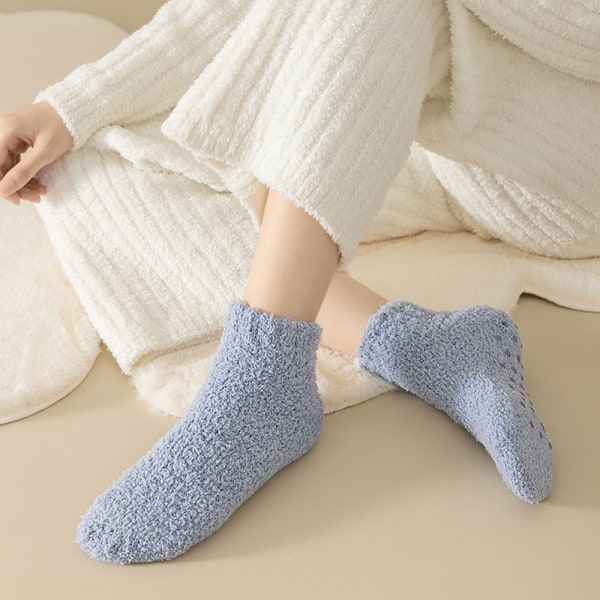 Fuzzy ankelstrumpor för damer med halkfri prick, hög elastisk ventilerande strumpa för kallt väder White
