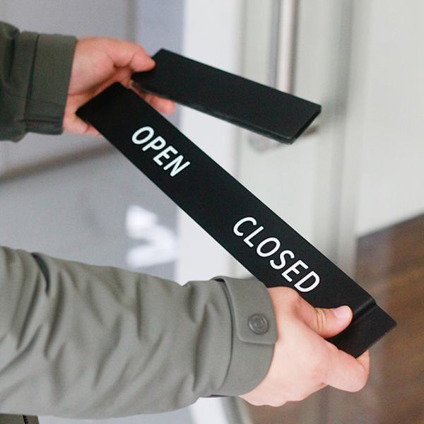 Öppen/stängd skylt för butikentré Robust lättläst anslagstavla för butik Black