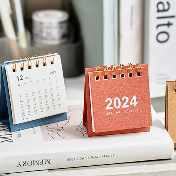 2024 Mini Skrivbordskalender 180 graders vändbar bärbar kalender för vardagsrummet Beige