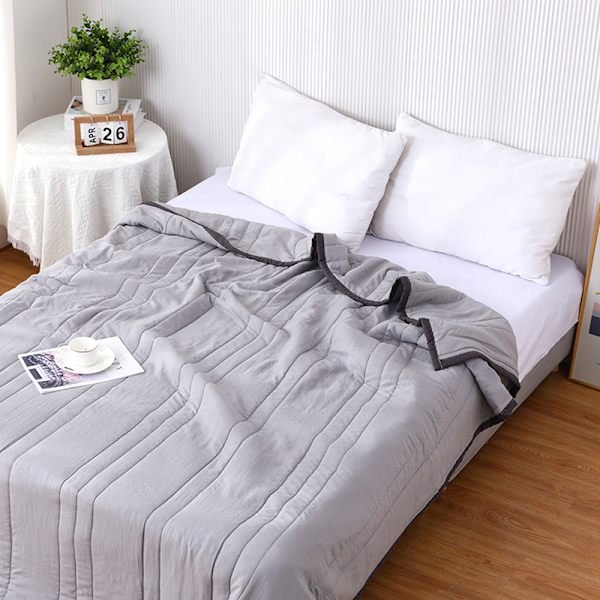 Tvättbart tunt sommartäcke Bärbara andningsbara filtar för varm sovande Gray 100x150cm