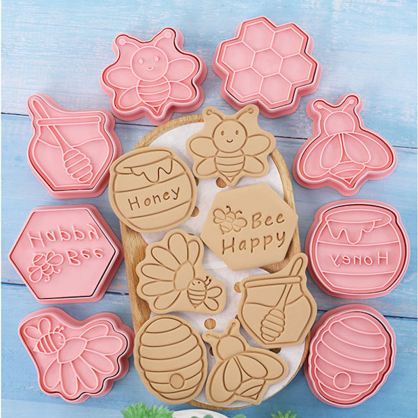 8 st Cartoon Bee Cookie Stencil 3D Kex Stencil Plast Baking Stencil