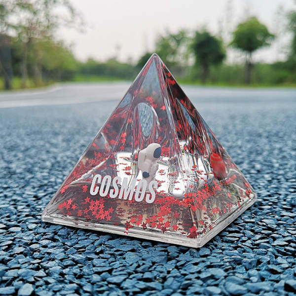 Flytande kvicksand Pyramid Blyertspenna Hållare Mysterious Space Akryl Harts Skrivbord Dekorativ Organizer White