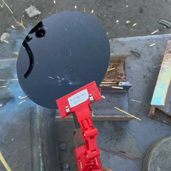 Automatisk ljusförändrande svetsmask med klämma Flera skydd Svetsmask för fabriker Red