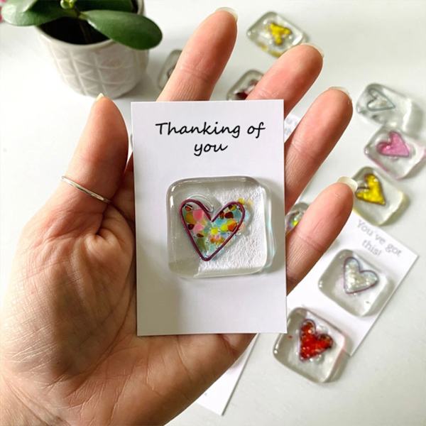 En liten fickhjärtakram Minnesaksprydnad 3D Crystal Heart Dekor Söt present Multicolour Sending Hugs