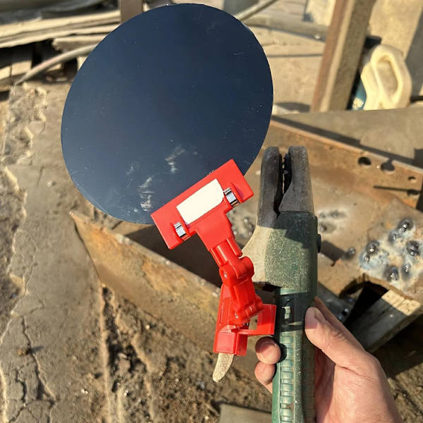 Automatisk ljusförändrande svetsmask med klämma Flera skydd Svetsmask för fabriker Red