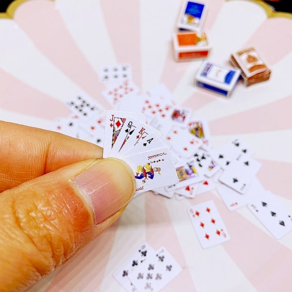 Förtjusande Mini Finger Pokers Intressanta fashionabla pokerleksaker för kontoret Mini