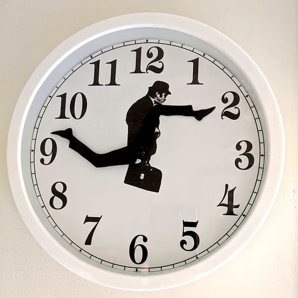 Inspirerad Silly Walk Väggklocka Creative Silent Mute Clock Väggkonst för heminredning i vardagsrummet White Frame