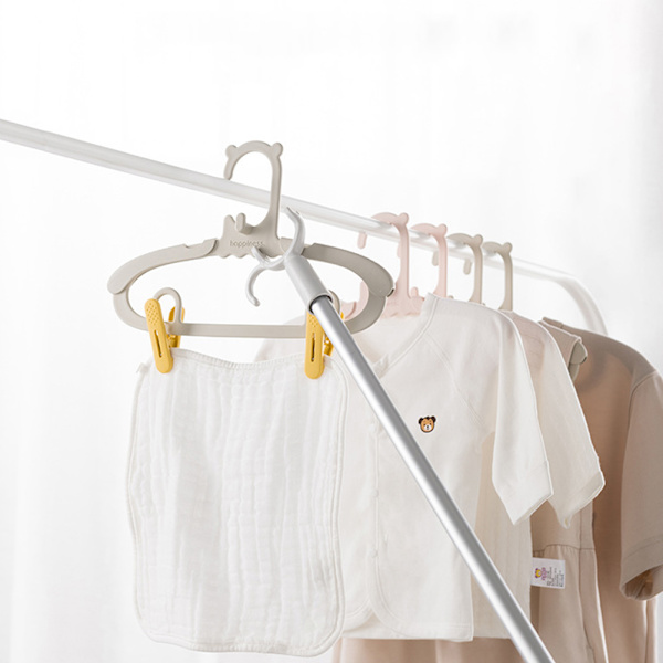 Barnhängare Baby Multifunktionell infällbar hängare med byxklämma Liten hängare Klädstöd Warm Gray