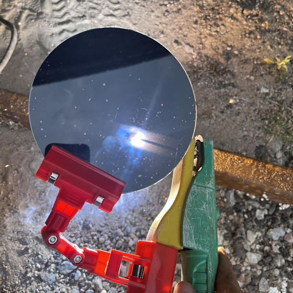 Automatisk ljusförändrande svetsmask med klämma Flera skydd Svetsmask för fabriker Red