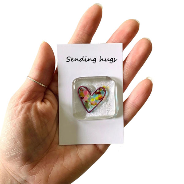 En liten fickhjärtakram Minnesaksprydnad 3D Crystal Heart Dekor Söt present Multicolour Sending Hugs