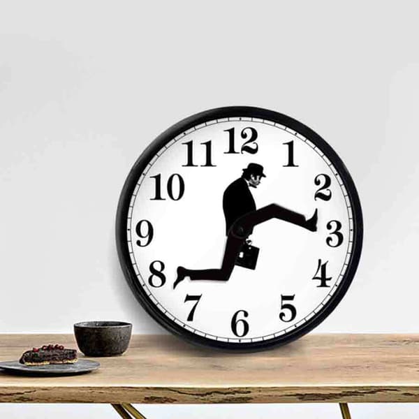 Inspirerad Silly Walk Väggklocka Creative Silent Mute Clock Väggkonst för heminredning i vardagsrummet Black Frame
