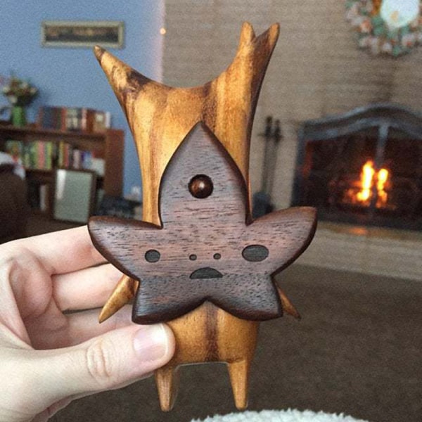 Handgjord trä Korogu prydnad för skrivbord Speltema tecknad figur Dekorativ leksak för spelfantaster 15*8cm Leaves