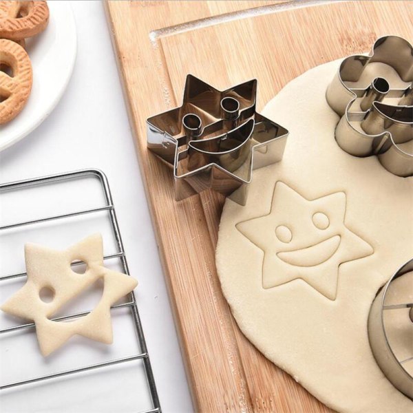 4-delad smiley i rostfritt stål kakskärare form Fondant form Bakverktyg Socker form