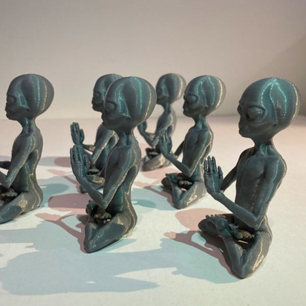 Forntida grekiska skyddsgudsfigur med orm Häxkonst Meditation Alien Staty Mini Resin Ornament Alien