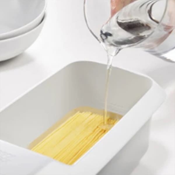 Mikrovågsnudlar Pasta Spaghetti spis Avloppslåda för kökstillbehör White