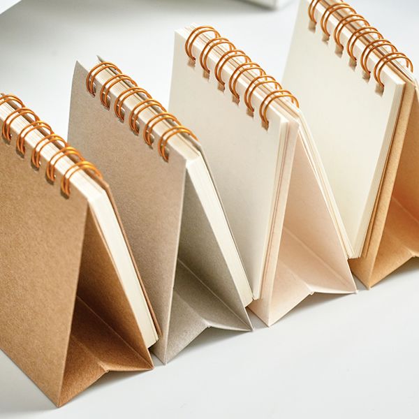 2024 Mini Skrivbordskalender 180 graders vändbar bärbar kalender för vardagsrummet Beige