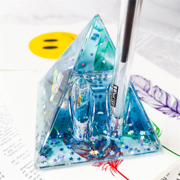 Flytande kvicksand Pyramid Blyertspenna Hållare Mysterious Space Akryl Harts Skrivbord Dekorativ Organizer Silver