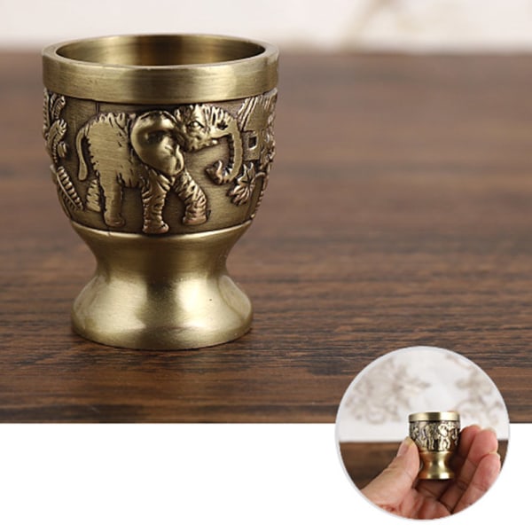Ryssland Vintage europeisk stil Brons Vitt Vin Cup Carving Kreativt mönster Personliga hushållsinredningsartiklar White