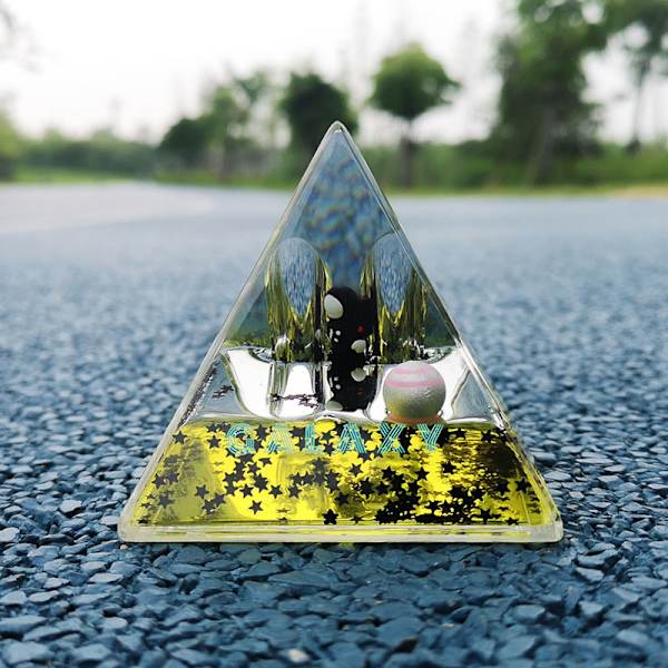 Flytande kvicksand Pyramid Blyertspenna Hållare Mysterious Space Akryl Harts Skrivbord Dekorativ Organizer Black