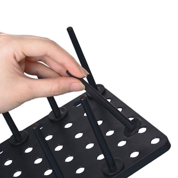 Diskställ Diskar Arrangör Justerbar Halkskydd Dränerande Pegboard med 12 Pinnar för Skåp Låda Kök