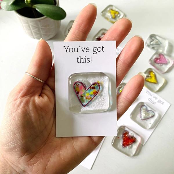 En liten fickhjärtakram Minnesaksprydnad 3D Crystal Heart Dekor Söt present Multicolour Sending Hugs