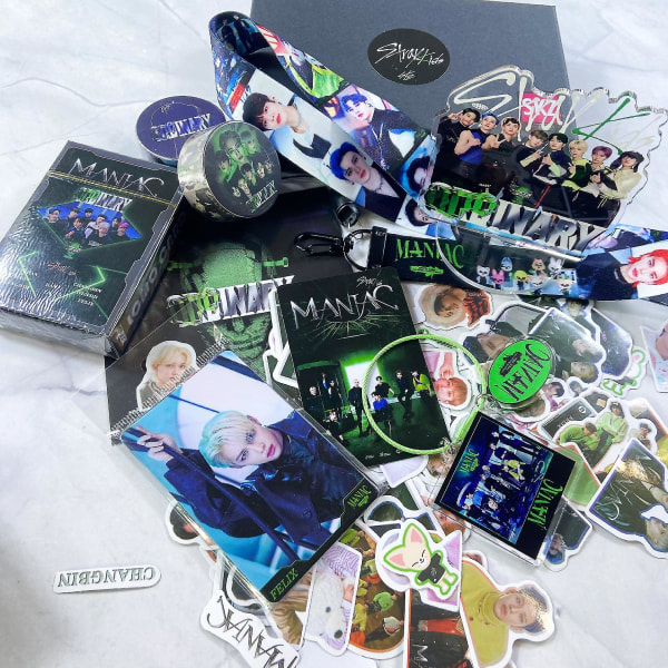 Stray Kids Uusi albumi Maxident Present Box Set Kpop Merchandise Photocards Lanyard Nyckelring Esittäjä till Skz Fans C