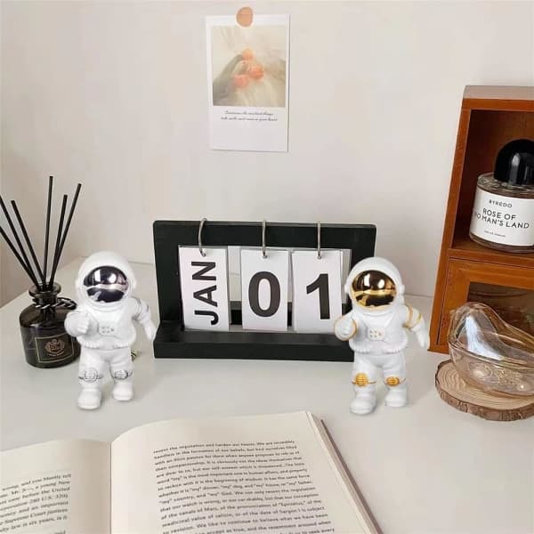 IC Vit hylledekorasjon, borddekorasjon, søt romfigur pynt (gull/hvit stor astronautfigur)