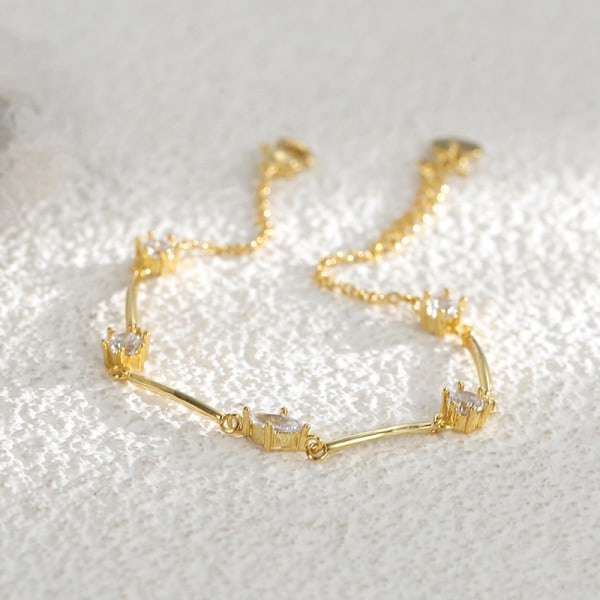 Guld armband för kvinnor