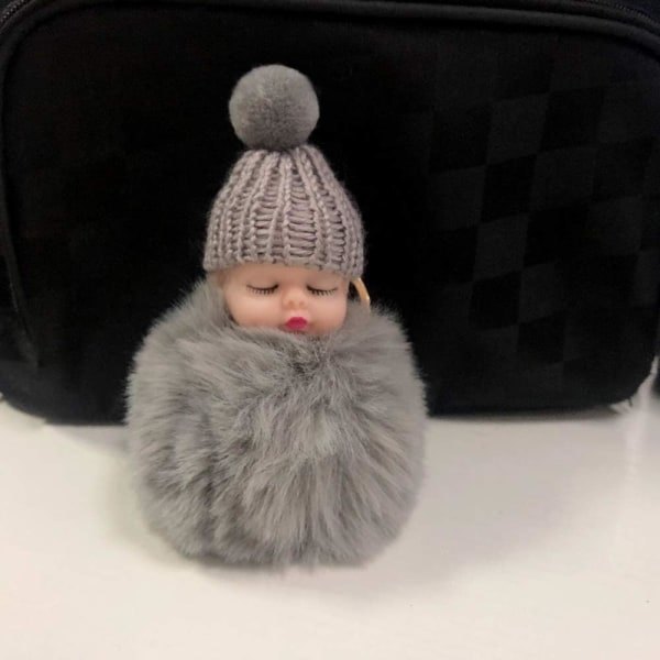 2 nyckelringar, söta sovande baby fluffiga pälsbollar IC