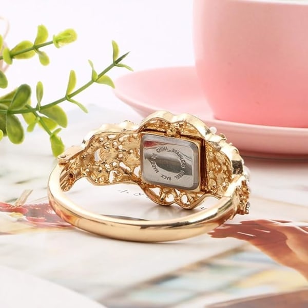 IC Kvinnor Armband Kvadratisk Urtavla Kvarts Armbandsklocka Dam Diamant Pärla Smycken Klockor Guld Färg