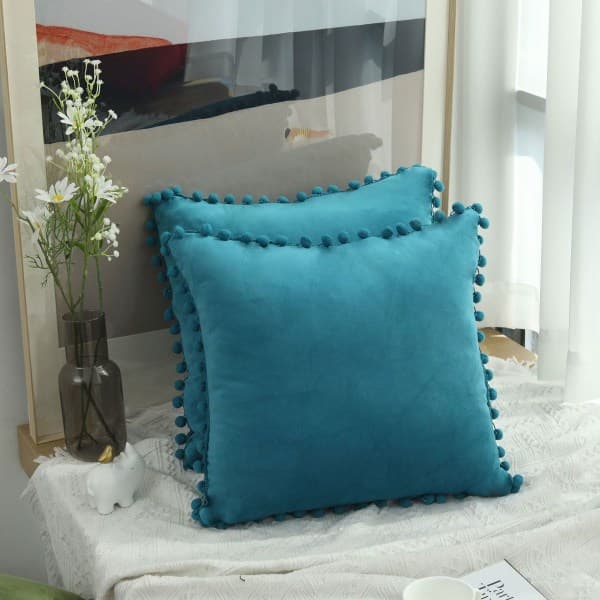 IC 2 stk. myke, kornete fløyelsputer, egnet for sofa, innsjøblå