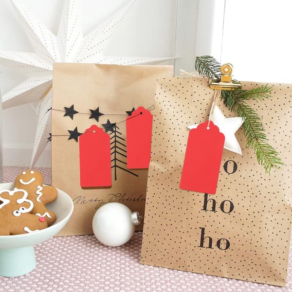 100 st röda presentetiketter i kraftpapper med snöre, 9,5 x 4,5 cm rektangulära hänglappar för jul- och bröllopspresenter, pyssel och scrapbooking