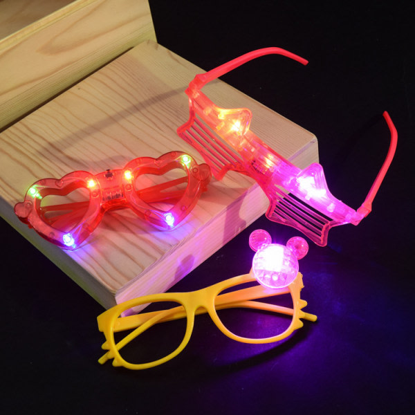 IC 21 kpl LED-lasit 7 muotoa 6 LED Glow In The Dark Festatarvikkeet Suosikit lapsille Aikuisten sulkeutuminen sydän pyöreä tähti perhonen Glow Sticks
