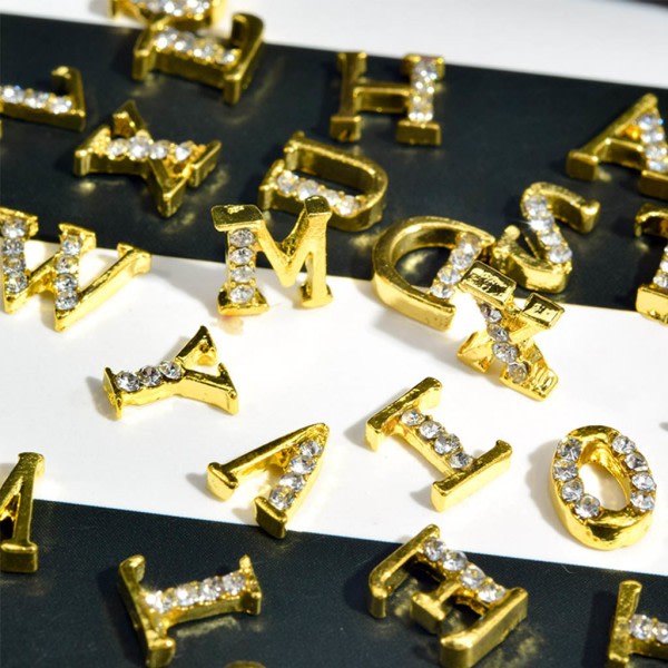 26st/ sett A-Ö 26 engelsk bokstäver Strass 3D Nail Art Dekorasjoner Berlock Legering DIY Smycken Manikyr Design Tillbehör