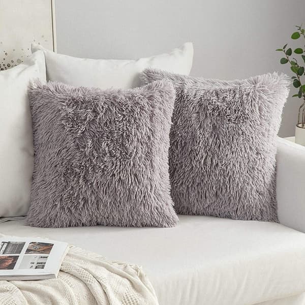 Set med 2 fluffiga fuskpälsar