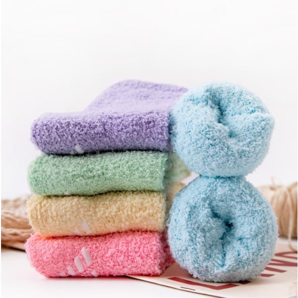 IC 5 par Kvinnor Varma Super Bløde Plys Toesko Sokker Vinter Fluffy Mikrofiber Crew Strømper Casual Hjem Sove Plysset Behagelig Strømpe