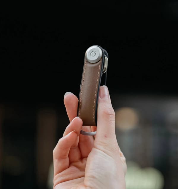 Orbitkey Hybrid Læder Nøgleorganizer, Kompakt Nøgleholder til op til 7 Nøgler med D-ring, Ridsefri EDC Nøglering, Acorn