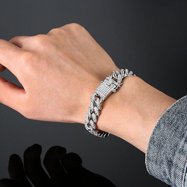 Uusi muoti ylellinen jäädytetty kuubalainen linkkiketju rannekoru naisille ja miehille kulta hopea väri Bling Rhinestone rannekoru ketju korut