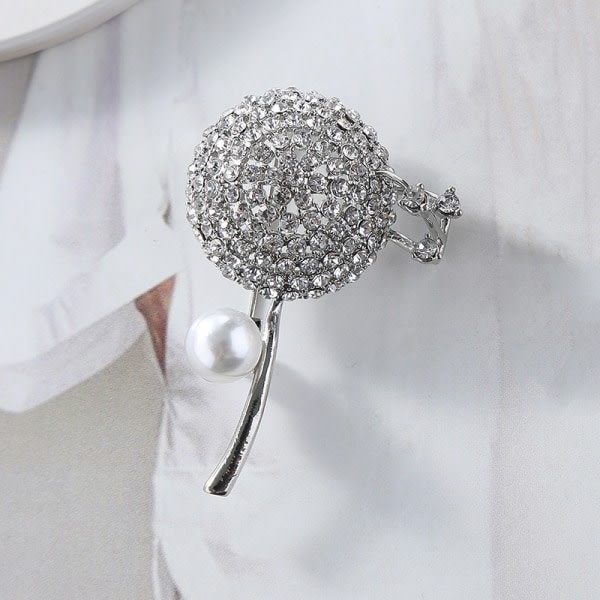 IC CNE Elegant maskros infälld diamantbrosch