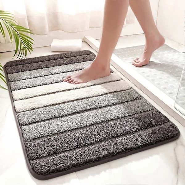 Absorberende skridsikker mikrofiber badeværelsesmåtte med striber, beige