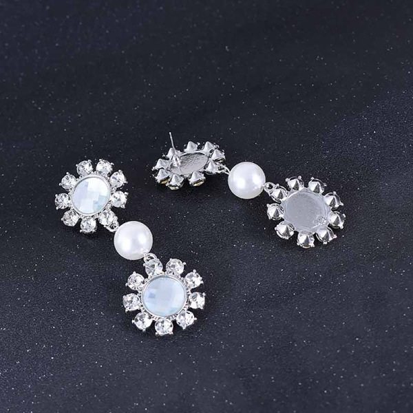 IC 1 pari Fashion Diamond Ylivoimaiset Crystal Korvakorut Rhinestone