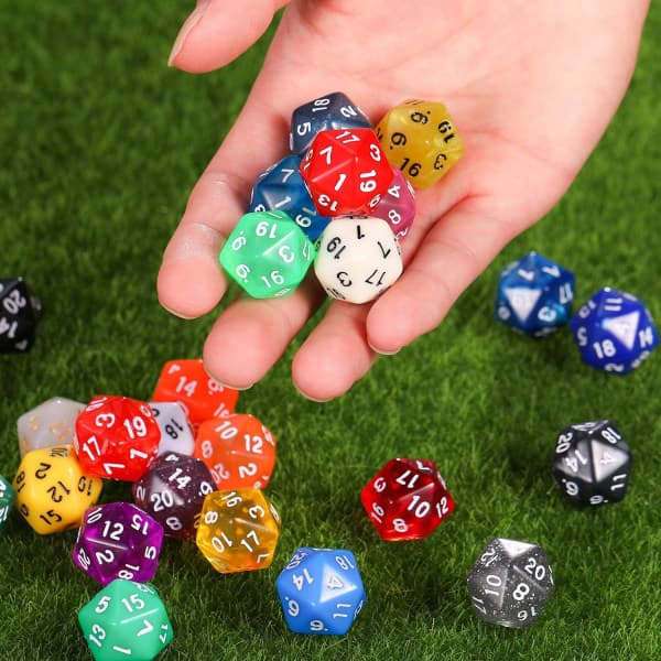 25-delt polyedrisk sæt med sort pose til DND RPG MTG og andre brætspil med tilfældigt flerfarvet sortiment (D20) IC