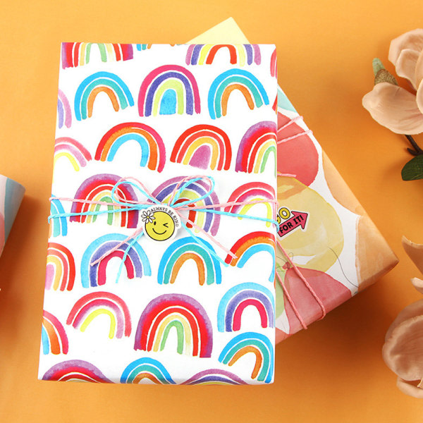 IC Presentpapper födelsedag, regnbågsrosa vikta set