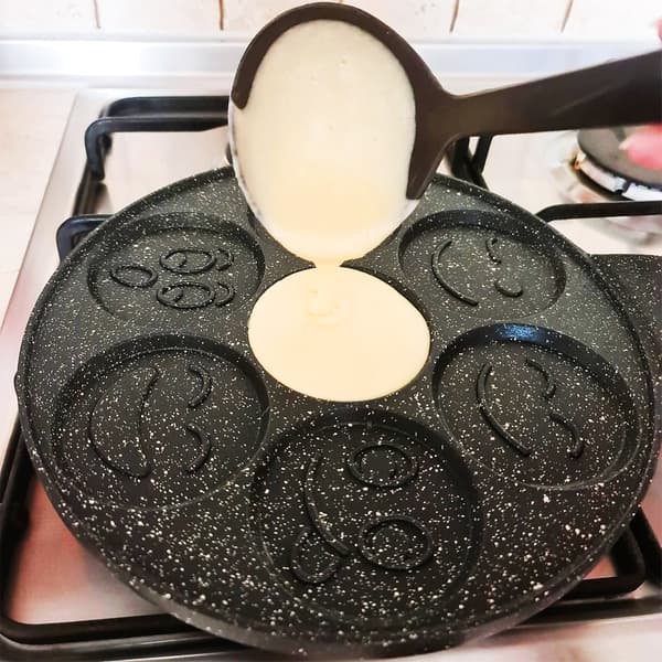 Pandekagepande Non-Stick 7-Kops Smiley Ansigt Form til Gas- og Induktionskomfurer, 26,5 cm Sort