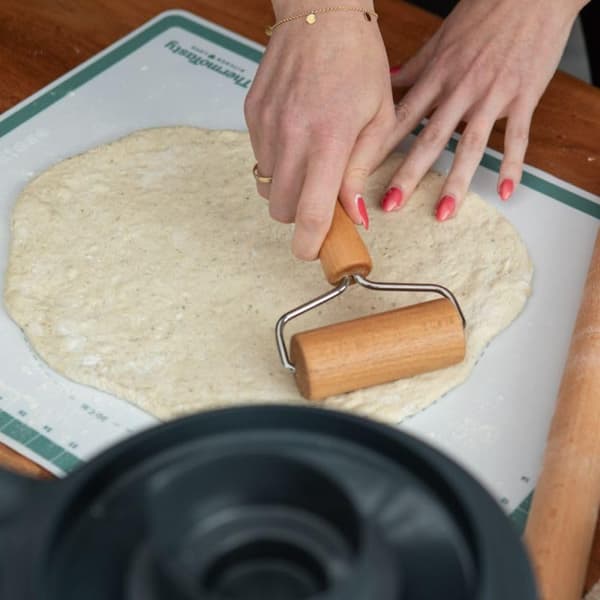 9,5 cm kagerulle i træ - non-stick - til småkager og pizza